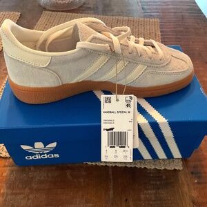 Adidas  shoe US 5 1/2 in wonder silver/off white